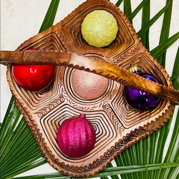 Hand carved wooden trivet and decor basket for goodies. 12” - Picture 4 of 5